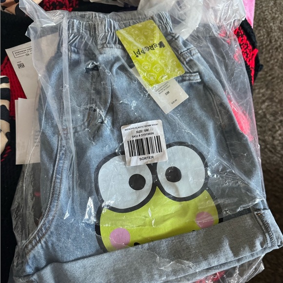 Keroppi Face Elastic High-Waisted Denim Shorts - Picture 3 of 11